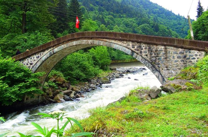 پل قلعه حالا جاذبه گردشگری ریزه